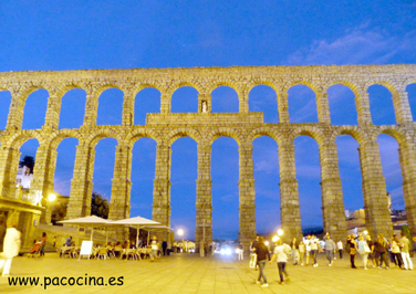 Acueducto de Segovia de noche Acueducto de Segovia de noche