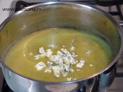 Crema de calabacín con queso azul Crema de calabacín con queso azul