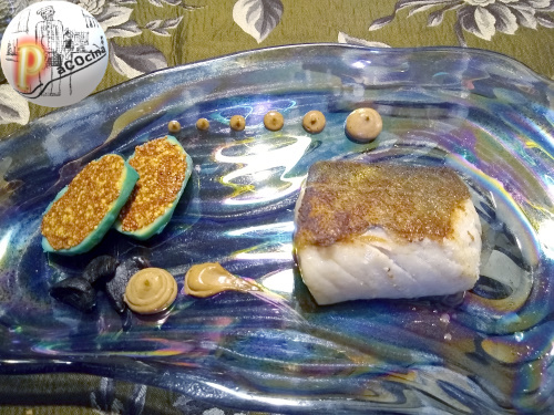 Lomo de bacalao con patata trufada a la mostaza y ajo negro