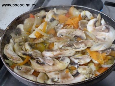 Merluza rellena en salsa de mejillones relleno