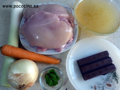 Pollo en salsa de chocolate a la menta ingredientes