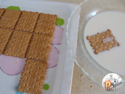 Tarta de galletas, crema, mermelada y chocolate. Galletas