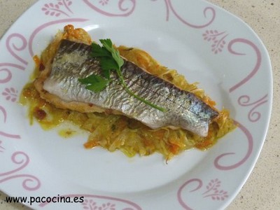 Trucha rellena de jamón en cama de verduras Trucha rellena de jamón en cama de verduras