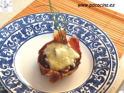 Boletus en barquita de jamón con queso de torta Boletus en barquita de jamón con queso de torta