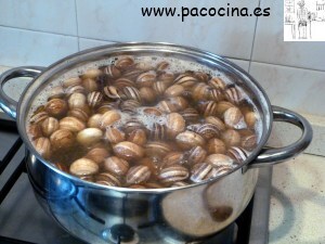 Caracoles en salsa de almendras