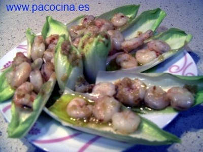Ensalada templada de endibias y gambas Ensalada templada de endibias y gambas