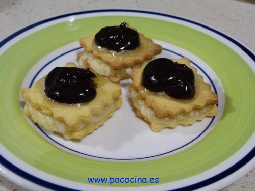 Galletas rellenas de limón