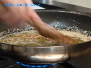 Torre de berejenas en salsa de anchoas